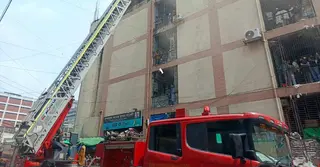 ফায়ার সার্ভিসের ১ ঘণ্টার চেষ্টায় সুন্দরবন স্কয়ার মার্কেটের আগুন নিয়ন্ত্রণে